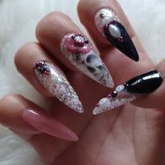 Gothic pastel Sugar skull  luxury press on nails white black n pink - Picture 2 of 3